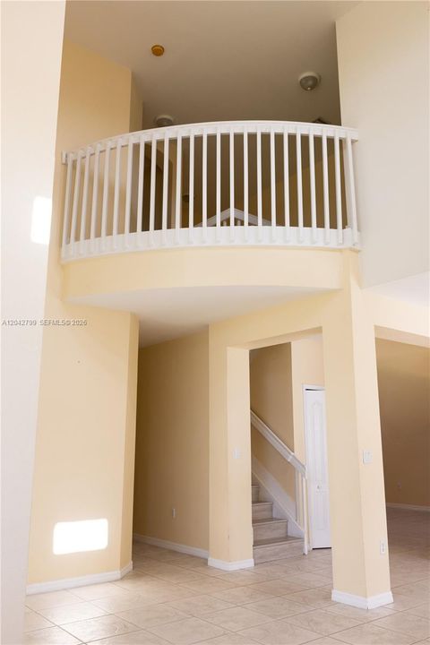 Под контрактом: $670,000 (5 спален, 3 ванн, 2512 Квадратных фут)