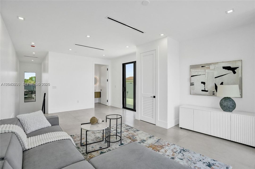 В аренду: $14,800 (5 спален, 4 ванн, 3496 Квадратных фут)