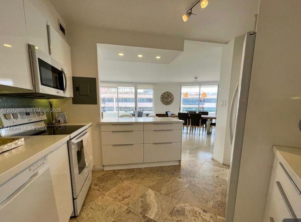В аренду: $4,600 (2 спален, 2 ванн, 1360 Квадратных фут)