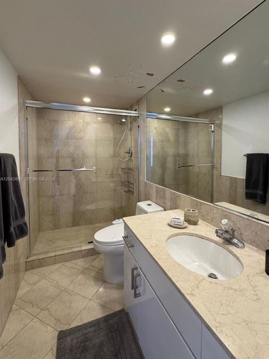 В аренду: $4,600 (2 спален, 2 ванн, 1360 Квадратных фут)