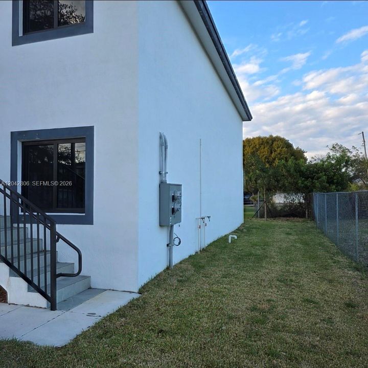 For Rent: $3,200 (3 beds, 2 baths, 1179 Square Feet)