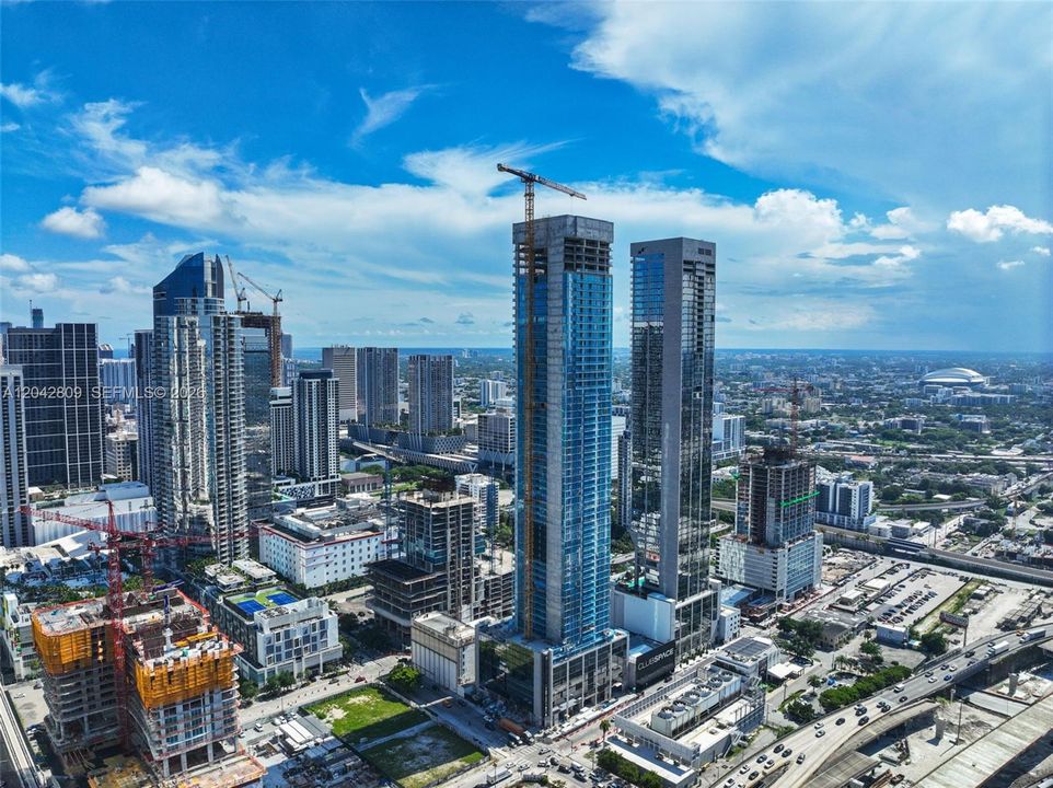 На продажу: $1,420,000 (2 спален, 2 ванн, 977 Квадратных фут)