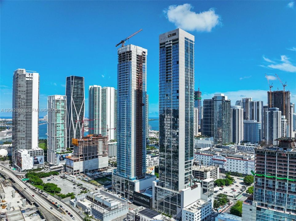 На продажу: $1,420,000 (2 спален, 2 ванн, 977 Квадратных фут)