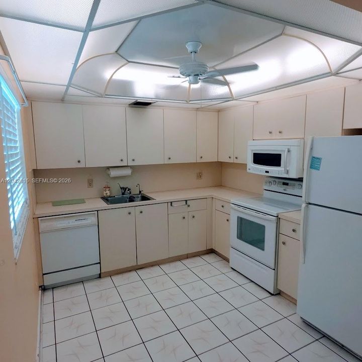 На продажу: $169,000 (2 спален, 2 ванн, 1166 Квадратных фут)