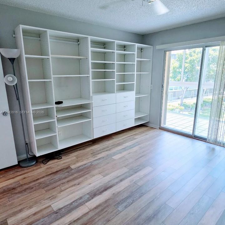 На продажу: $169,000 (2 спален, 2 ванн, 1166 Квадратных фут)