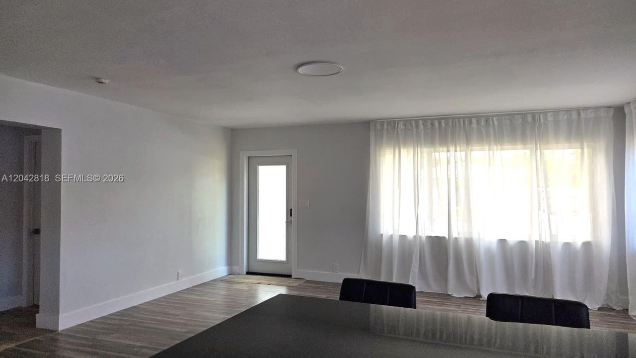 В аренду: $3,800 (4 спален, 2 ванн, 2061 Квадратных фут)