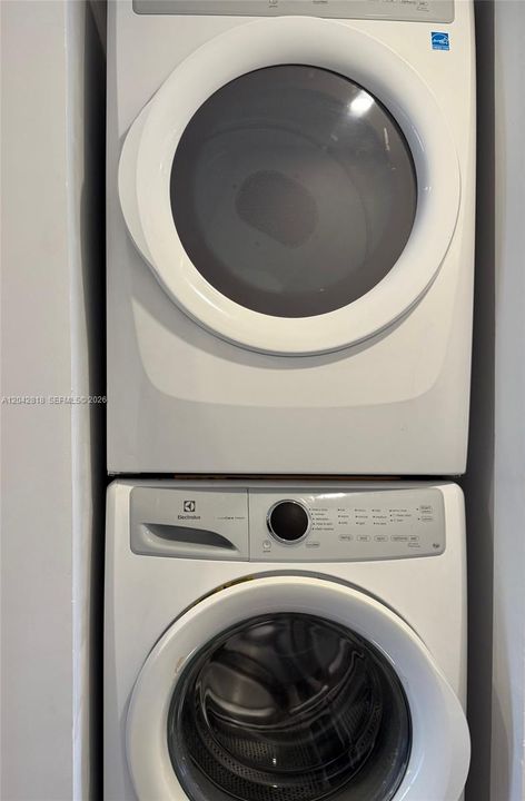 В аренду: $3,800 (4 спален, 2 ванн, 2061 Квадратных фут)