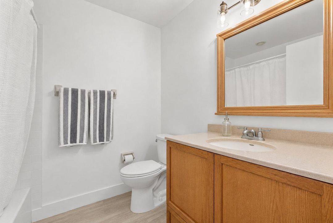 2nd Bathroom
