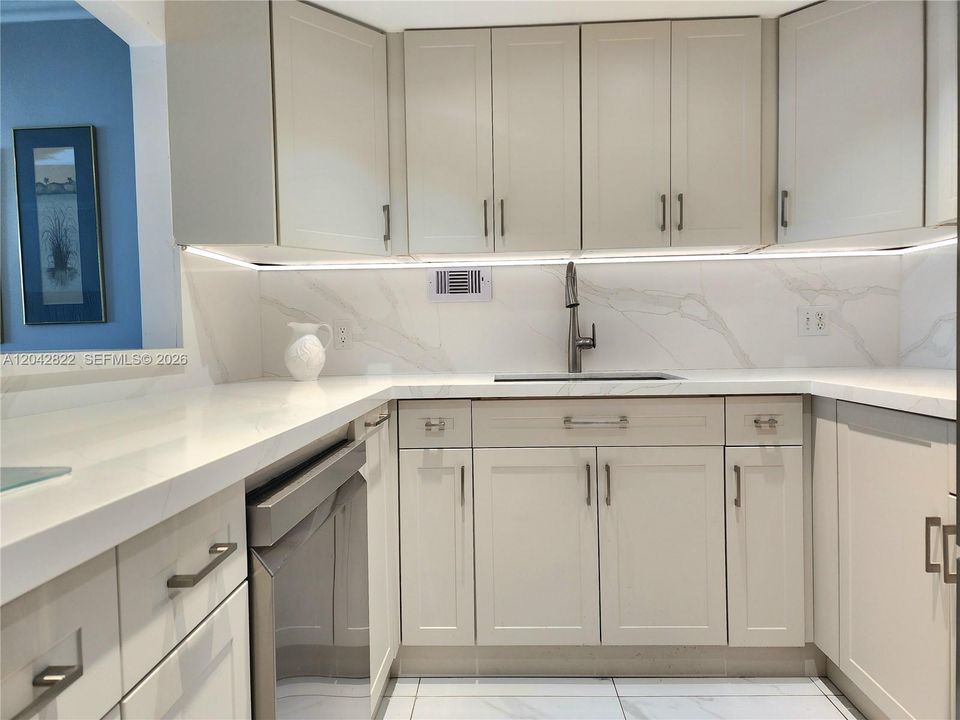 В аренду: $4,000 (2 спален, 2 ванн, 1120 Квадратных фут)