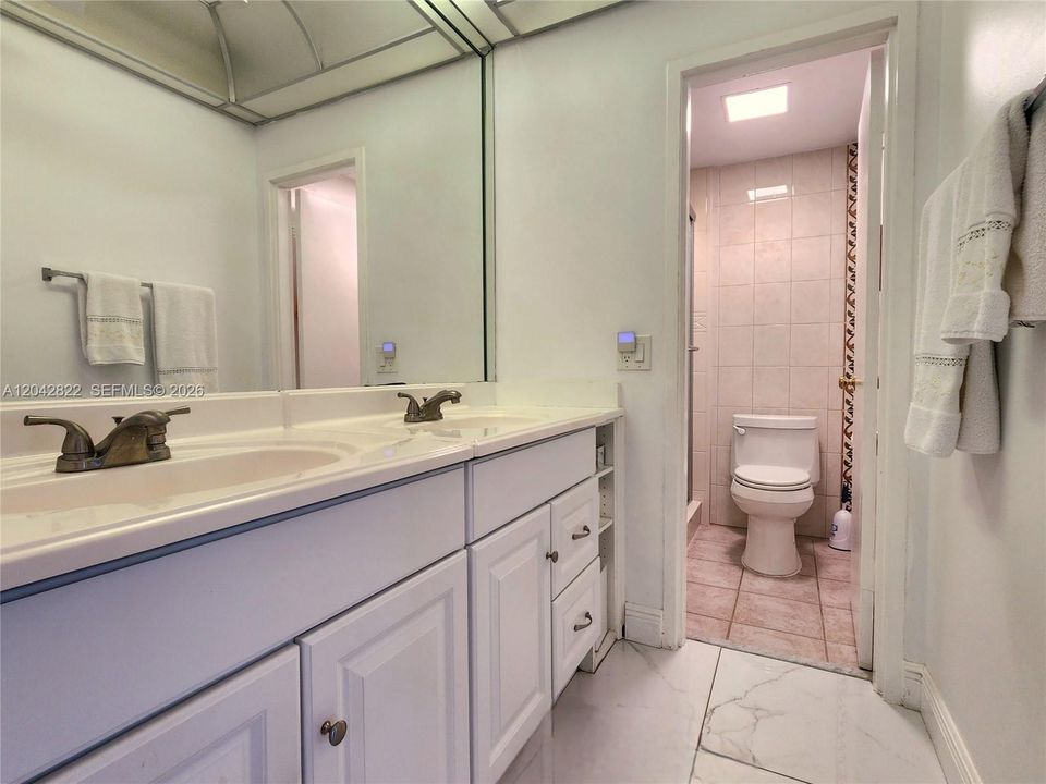 В аренду: $4,000 (2 спален, 2 ванн, 1120 Квадратных фут)