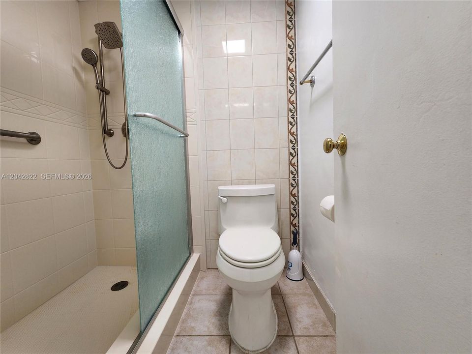 В аренду: $4,000 (2 спален, 2 ванн, 1120 Квадратных фут)