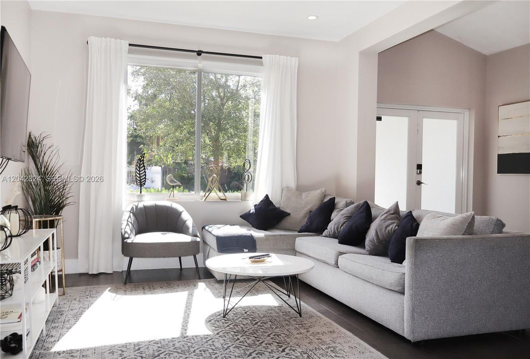 В аренду: $3,650 (3 спален, 2 ванн, 2134 Квадратных фут)