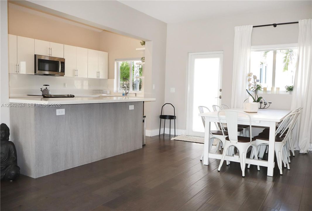 В аренду: $3,650 (3 спален, 2 ванн, 2134 Квадратных фут)