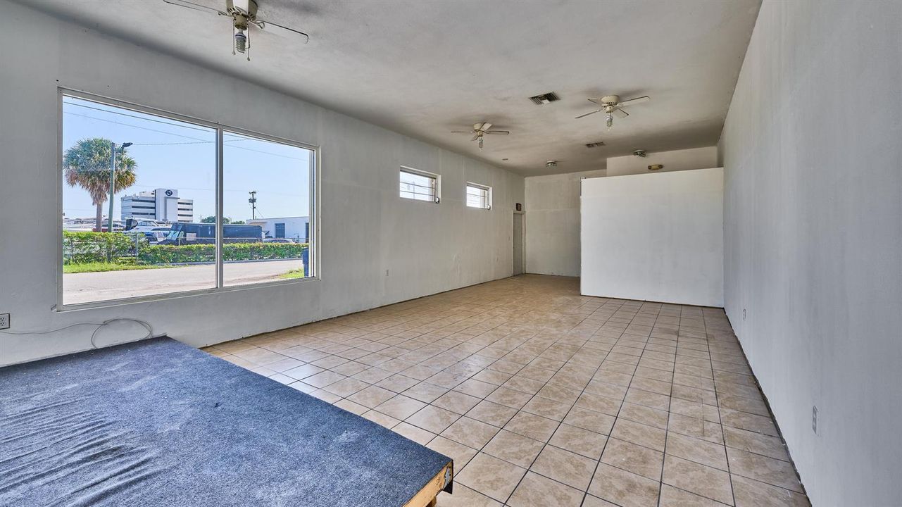 Unit 1628 - Vacant ~860sf