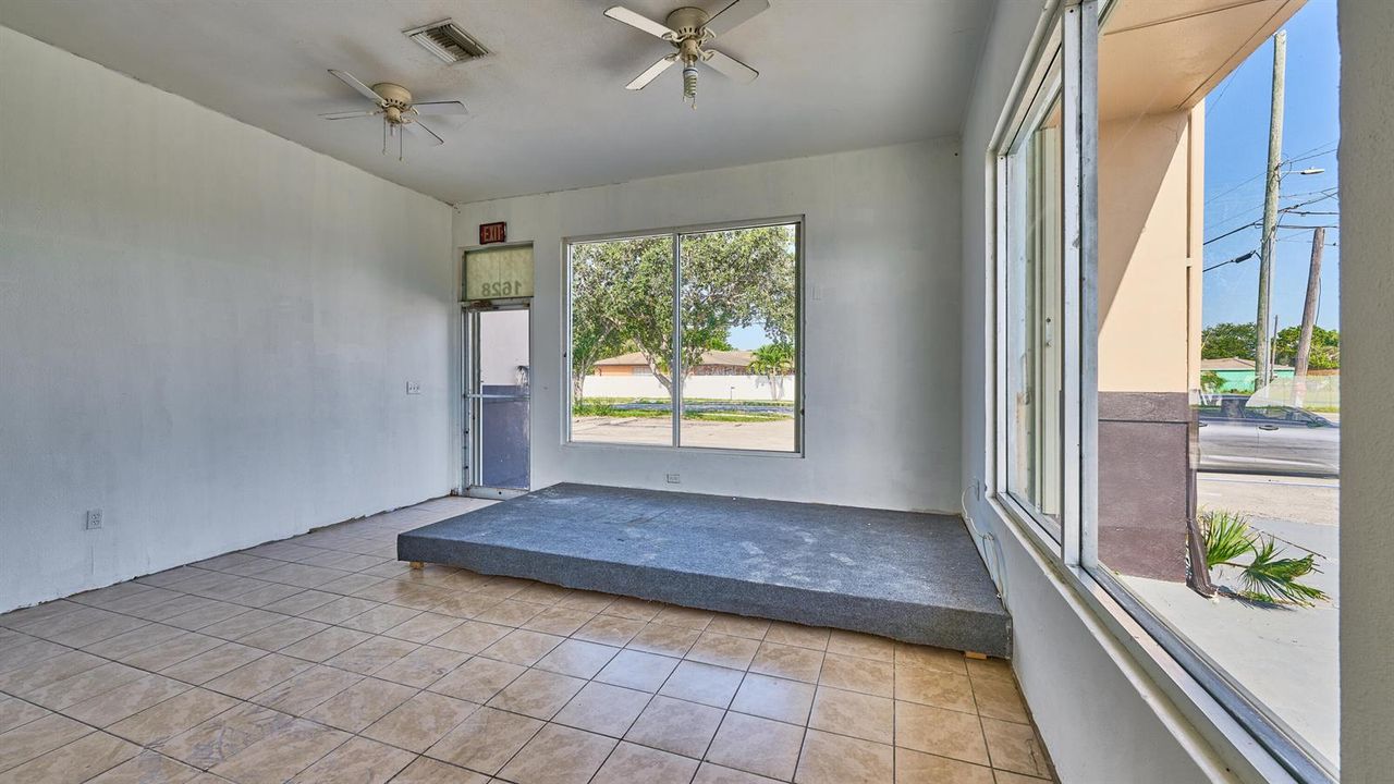 Unit 1628 - Vacant ~860sf