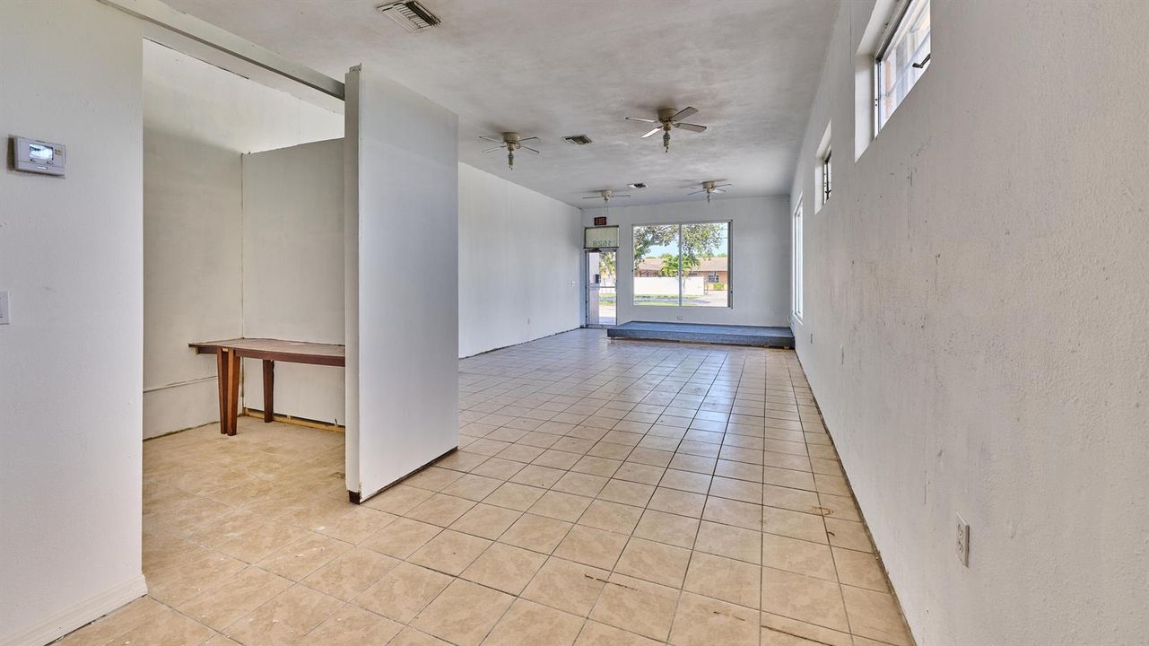 Unit 1628 - Vacant ~860sf