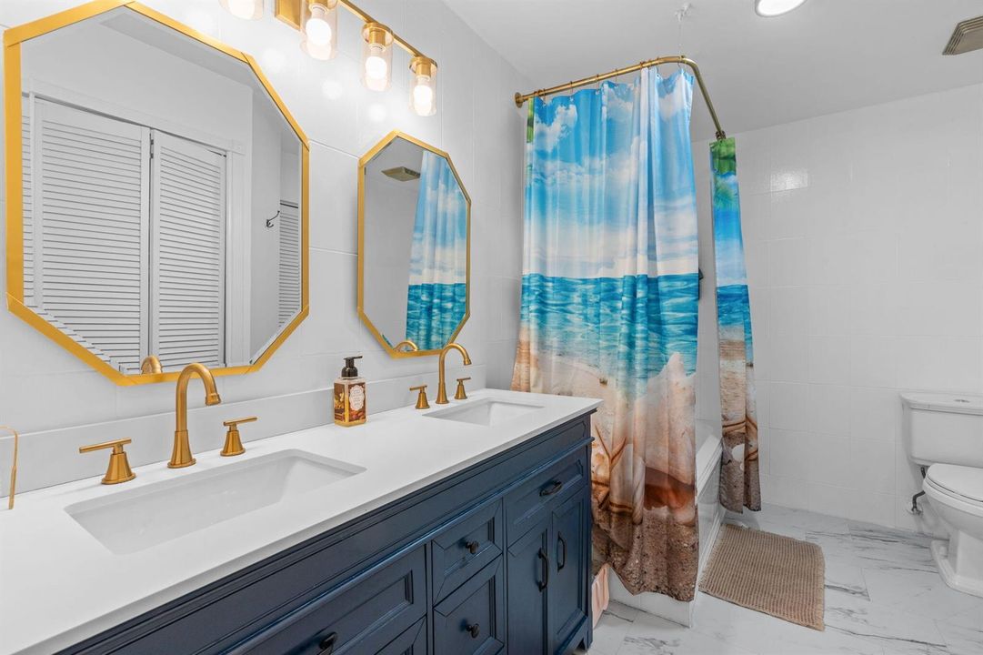 22-web-or-mls-3016 S Oakland Forest Dr,