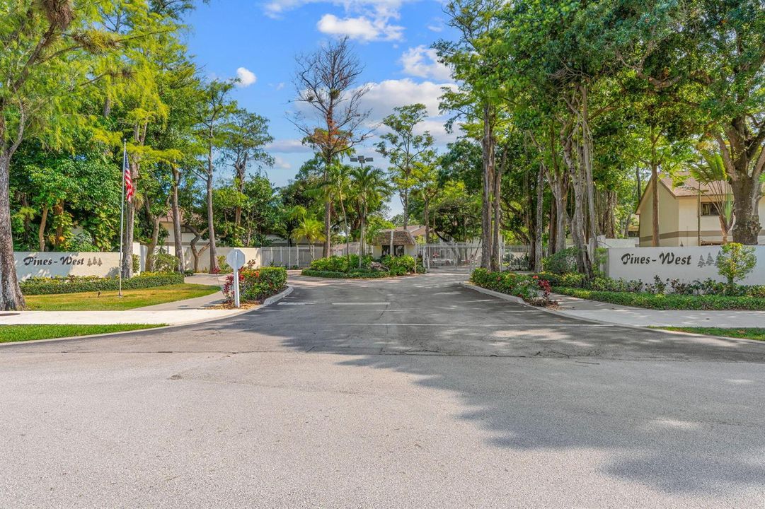 41-web-or-mls-3016 S Oakland Forest Dr,