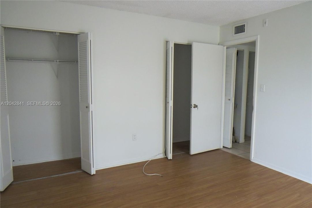 В аренду: $1,800 (2 спален, 1 ванн, 928 Квадратных фут)