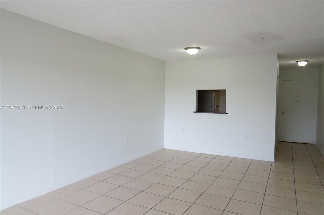 В аренду: $1,800 (2 спален, 1 ванн, 928 Квадратных фут)