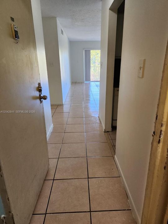 В аренду: $1,800 (2 спален, 1 ванн, 928 Квадратных фут)