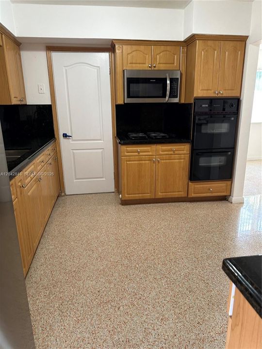 В аренду: $3,650 (3 спален, 2 ванн, 1596 Квадратных фут)