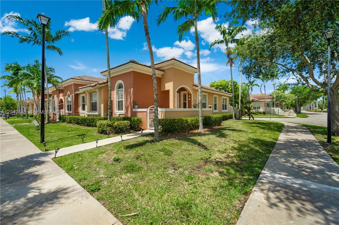 En Venta: $365,000 (3 camas, 2 baños, 1250 Pies cuadrados)