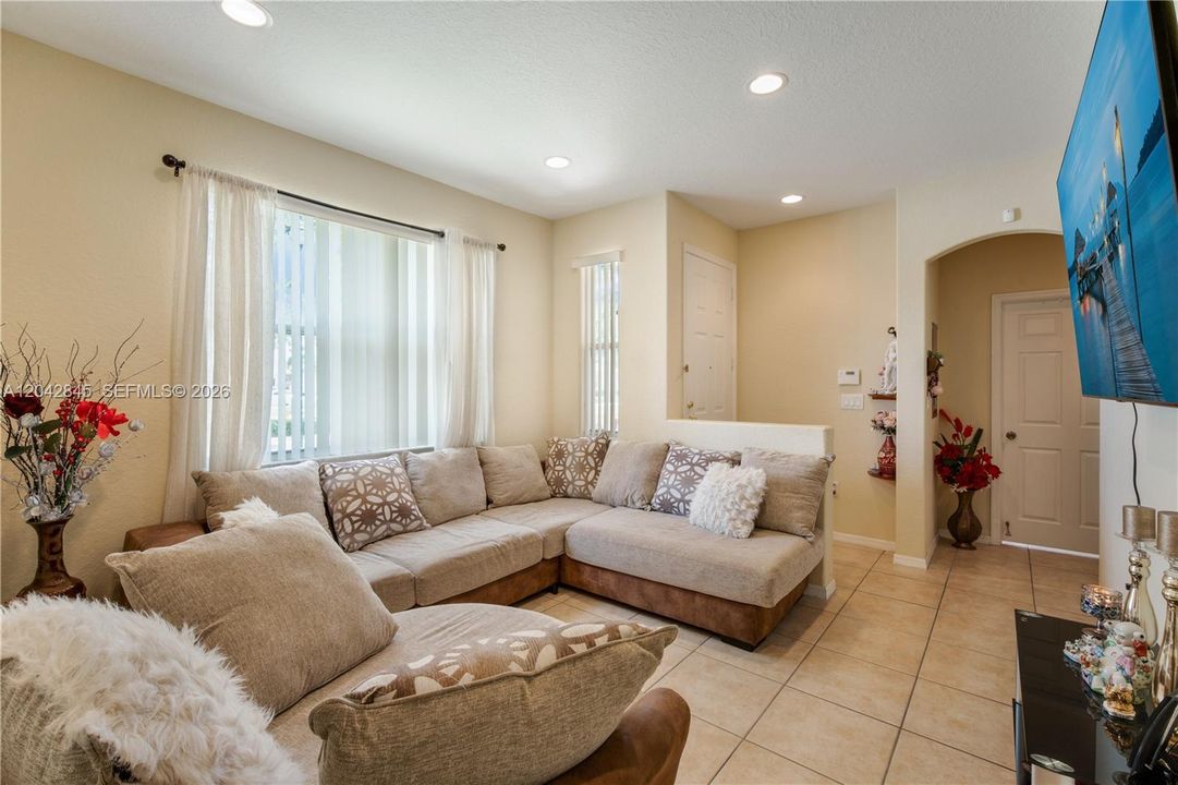 En Venta: $365,000 (3 camas, 2 baños, 1250 Pies cuadrados)