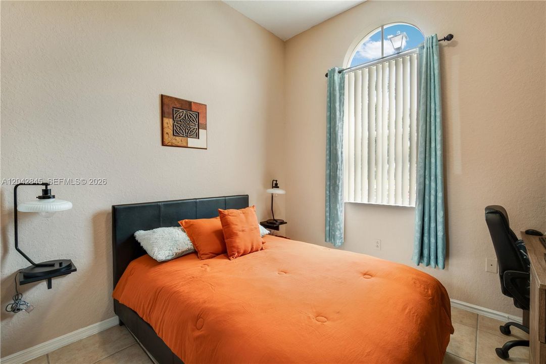 En Venta: $365,000 (3 camas, 2 baños, 1250 Pies cuadrados)