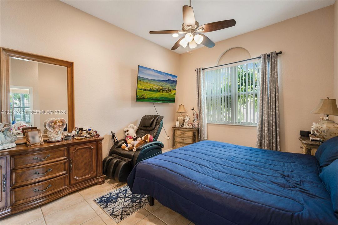 En Venta: $365,000 (3 camas, 2 baños, 1250 Pies cuadrados)
