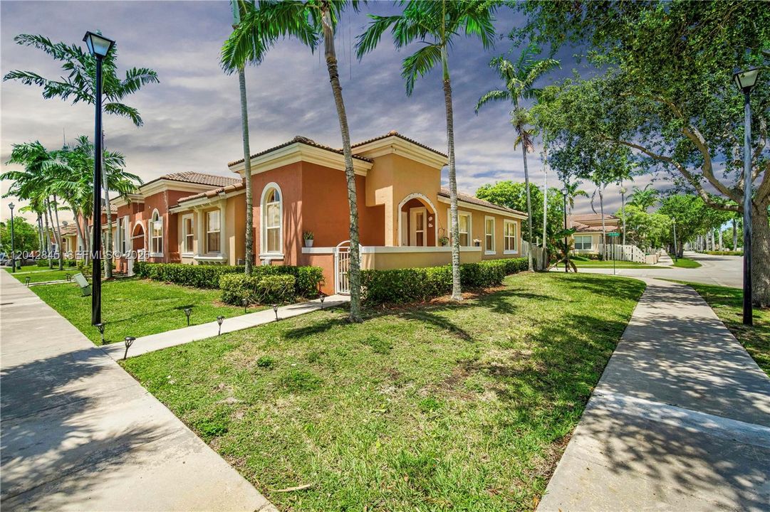 En Venta: $365,000 (3 camas, 2 baños, 1250 Pies cuadrados)