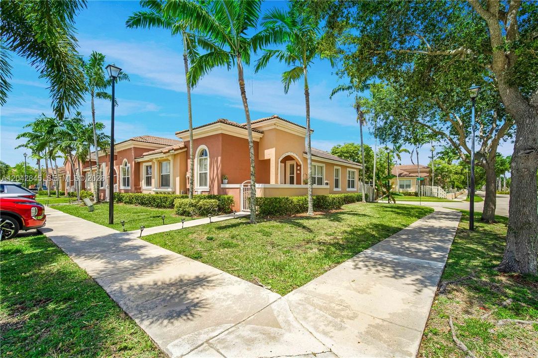 En Venta: $365,000 (3 camas, 2 baños, 1250 Pies cuadrados)