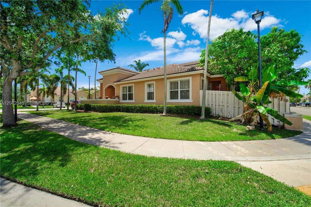 En Venta: $365,000 (3 camas, 2 baños, 1250 Pies cuadrados)