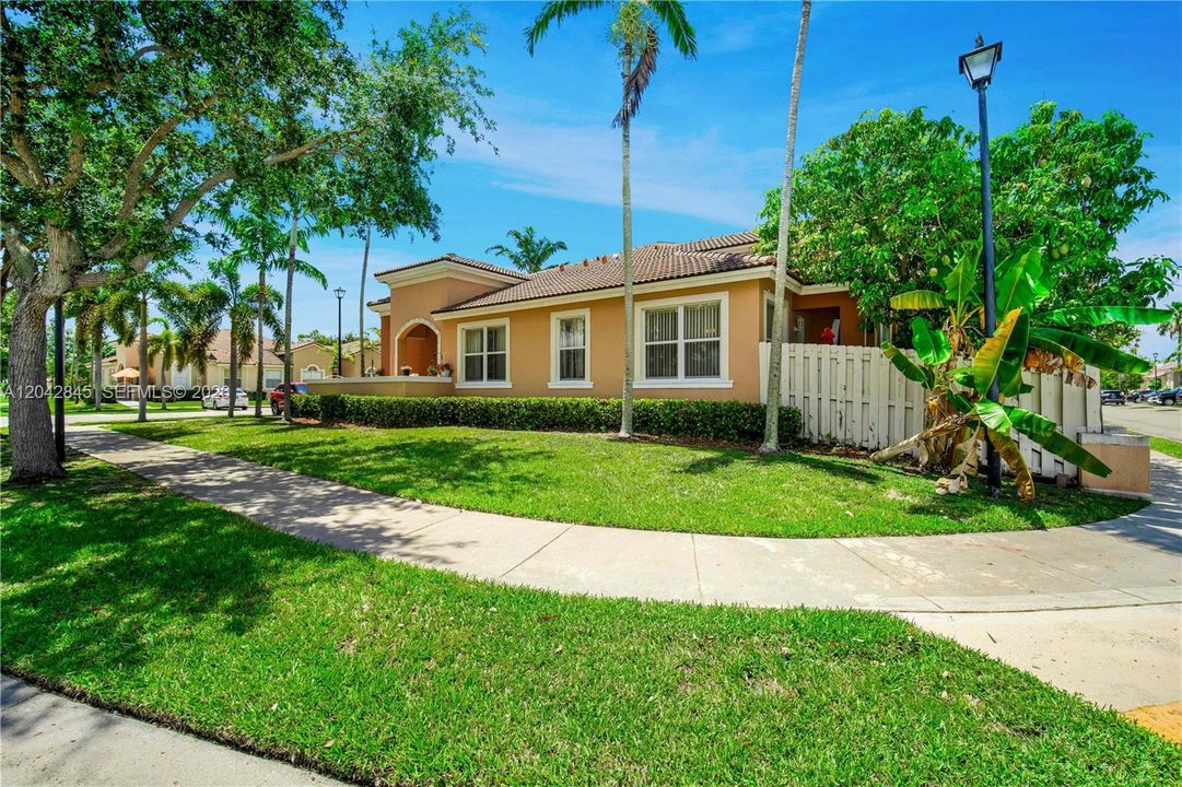En Venta: $365,000 (3 camas, 2 baños, 1250 Pies cuadrados)