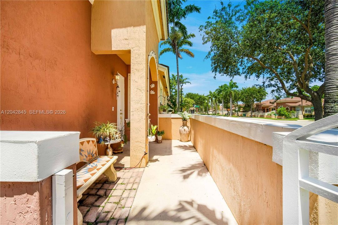 En Venta: $365,000 (3 camas, 2 baños, 1250 Pies cuadrados)