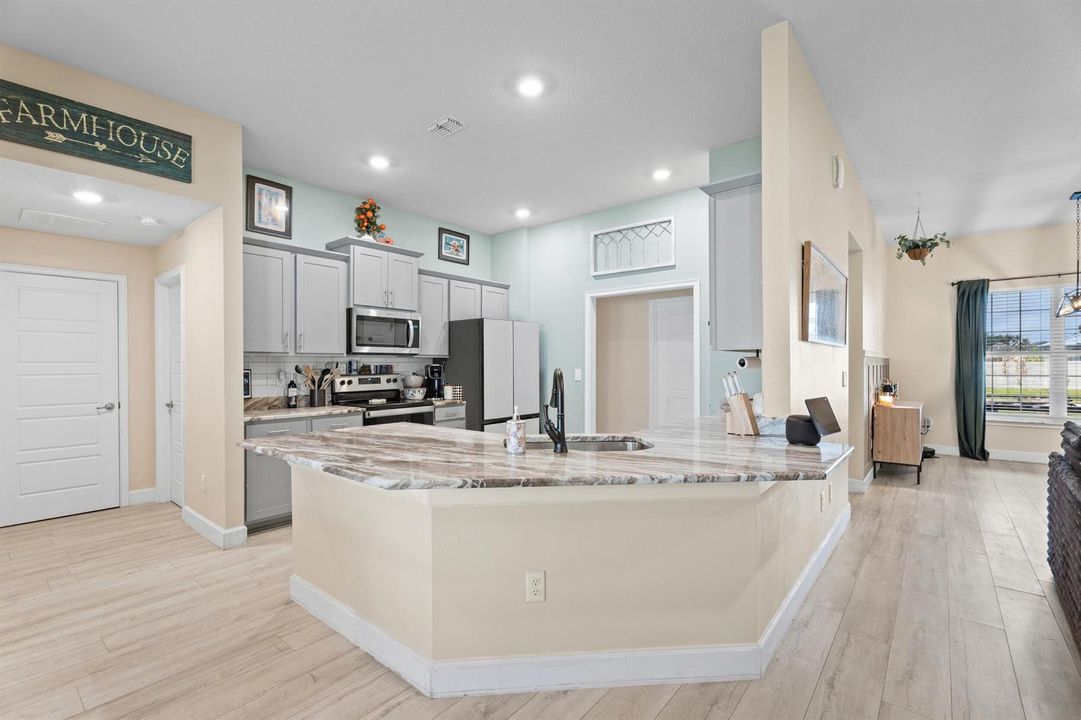 Kitchen bar