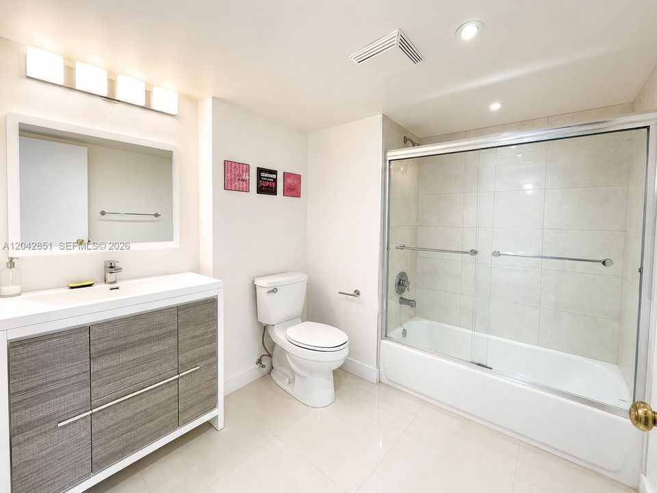 В аренду: $2,150 (0 спален, 1 ванн, 380 Квадратных фут)