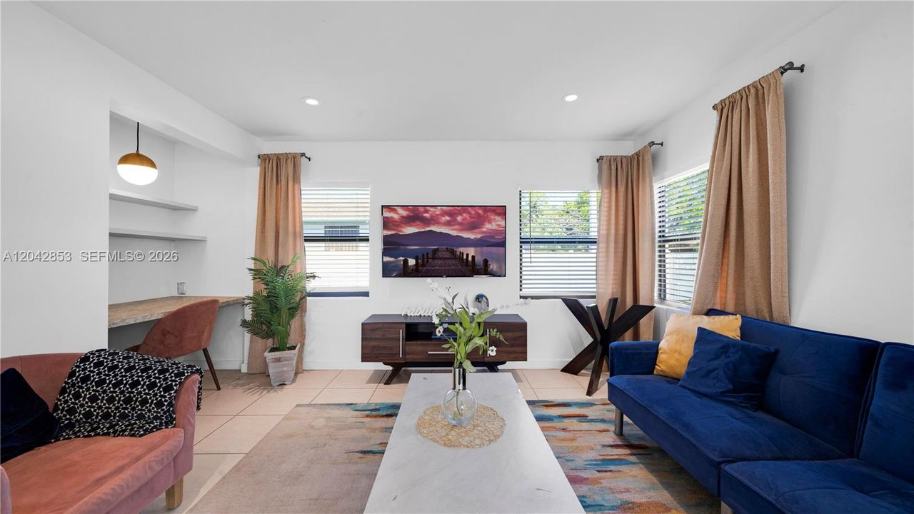 For Rent: $2,200 (1 beds, 1 baths, 800 Square Feet)