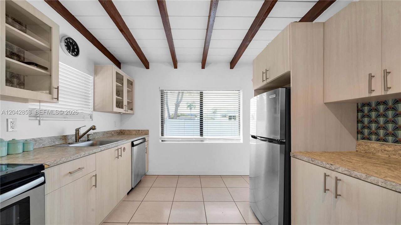 For Rent: $2,200 (1 beds, 1 baths, 800 Square Feet)