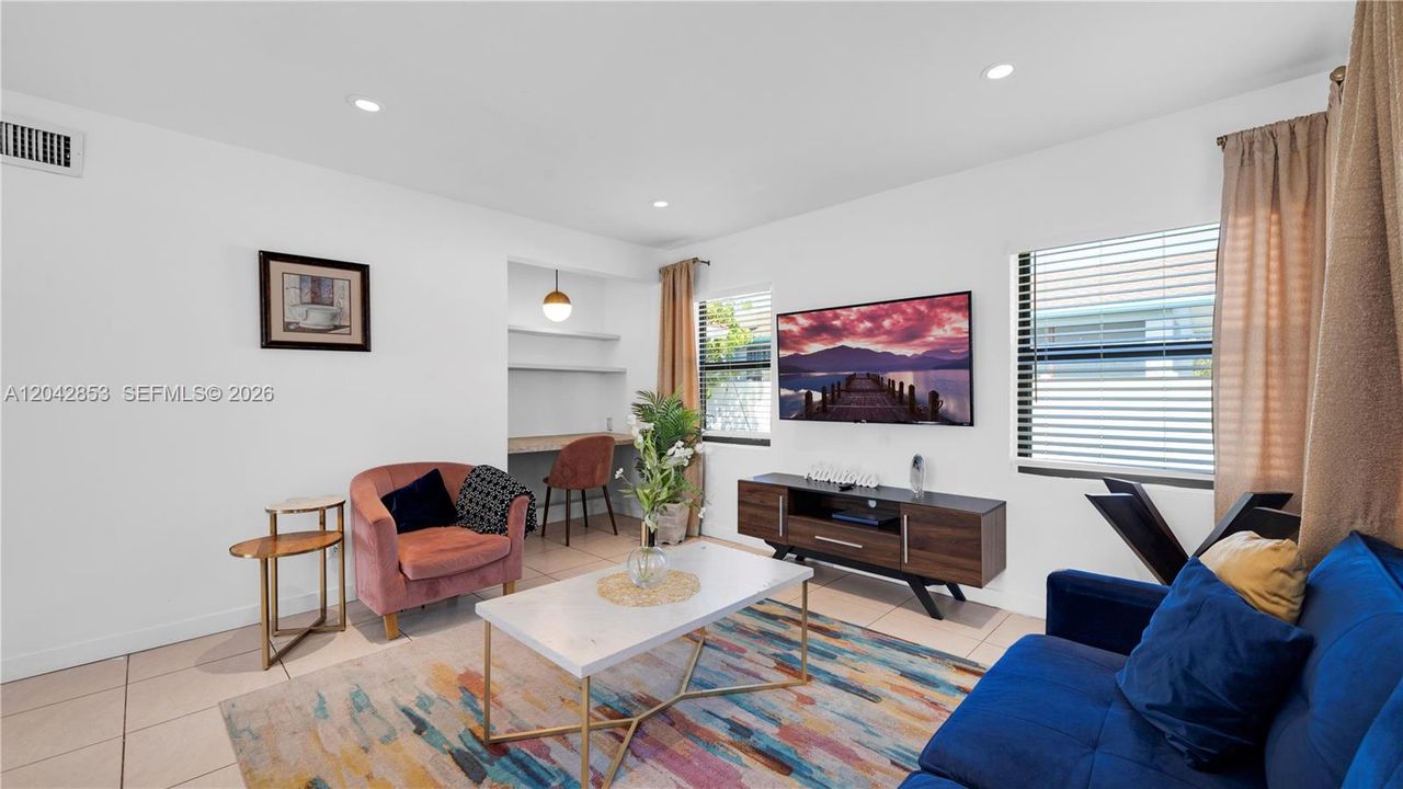 For Rent: $2,200 (1 beds, 1 baths, 800 Square Feet)