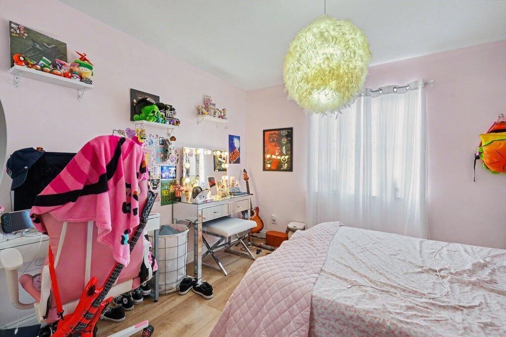 Guest bedroom