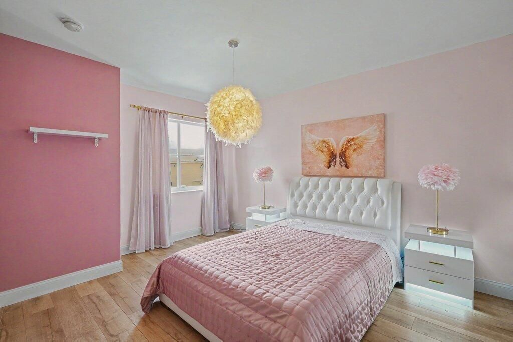 Guest bedroom