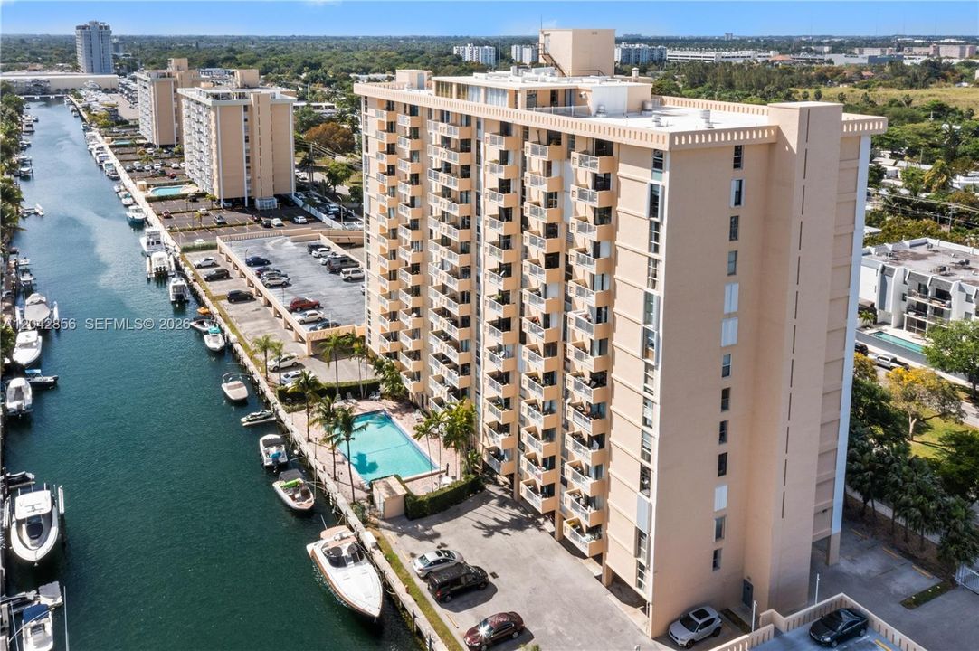 В аренду: $2,350 (1 спален, 1 ванн, 723 Квадратных фут)