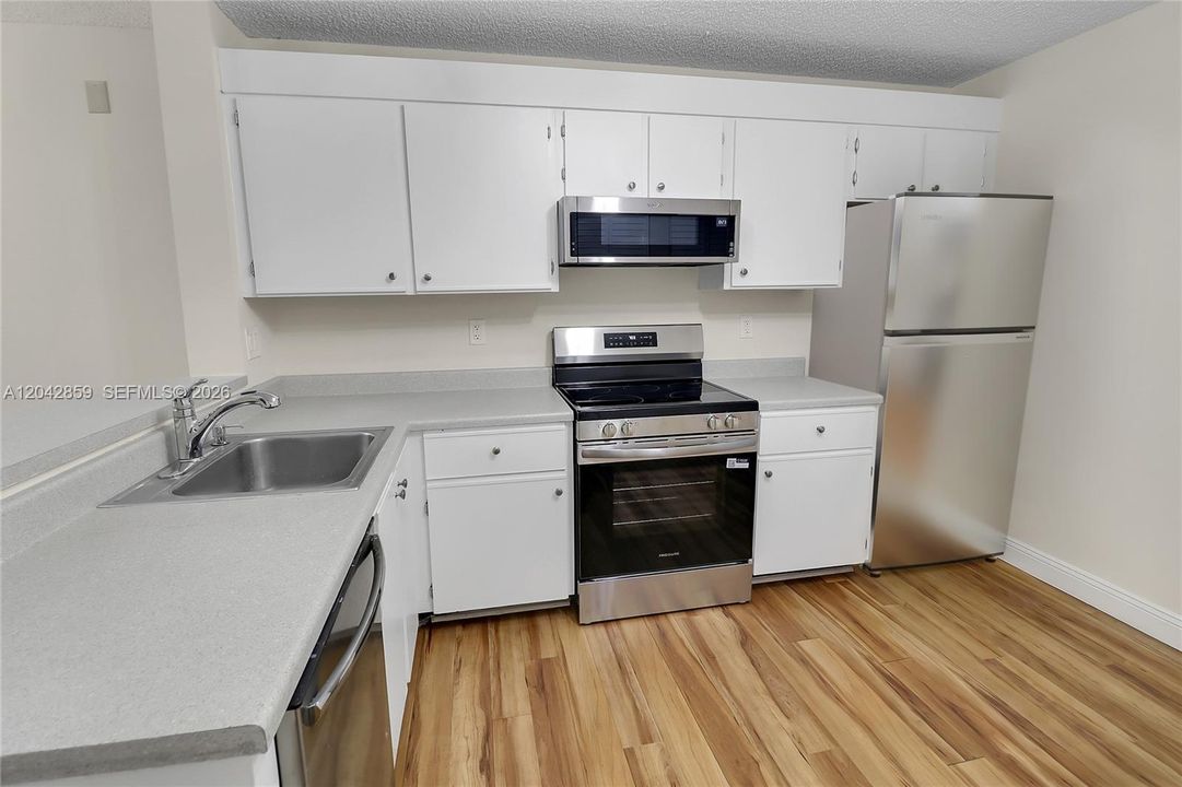 В аренду: $1,850 (1 спален, 1 ванн, 777 Квадратных фут)