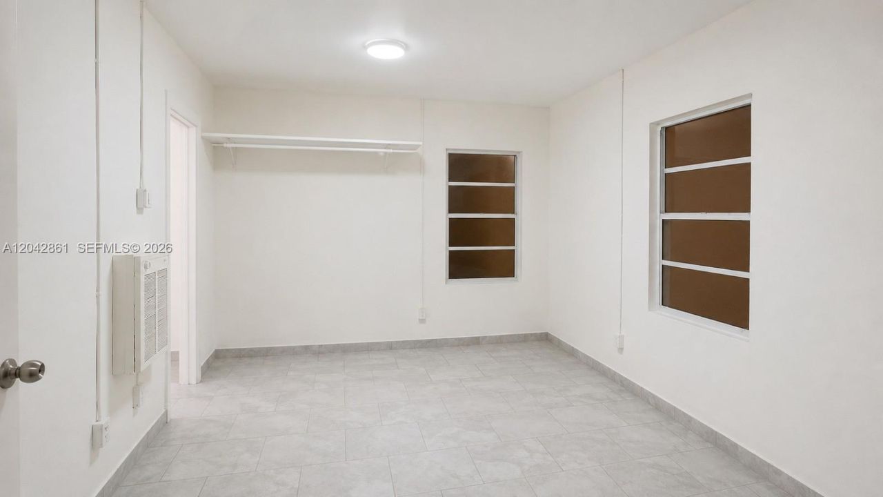 En Renta: $695 (1 camas, 1 baños, 4457 Pies cuadrados)