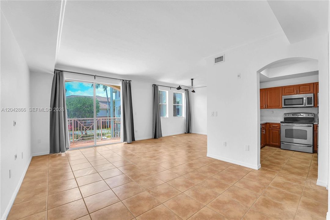В аренду: $3,000 (3 спален, 2 ванн, 1364 Квадратных фут)
