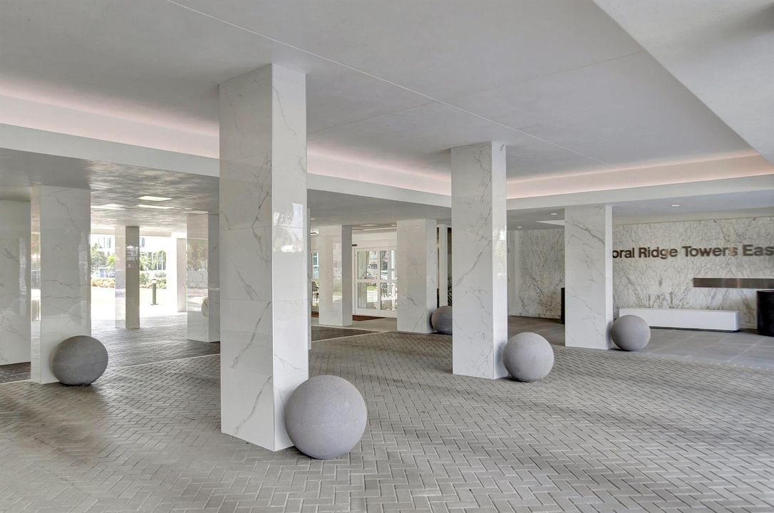 8 Porte cochere