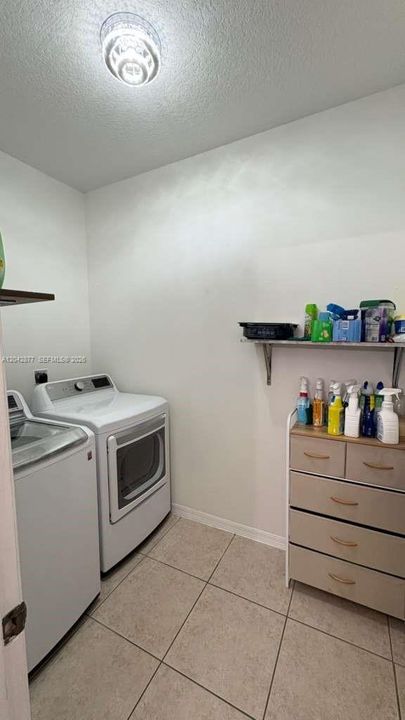 На продажу: $399,999 (4 спален, 2 ванн, 1846 Квадратных фут)