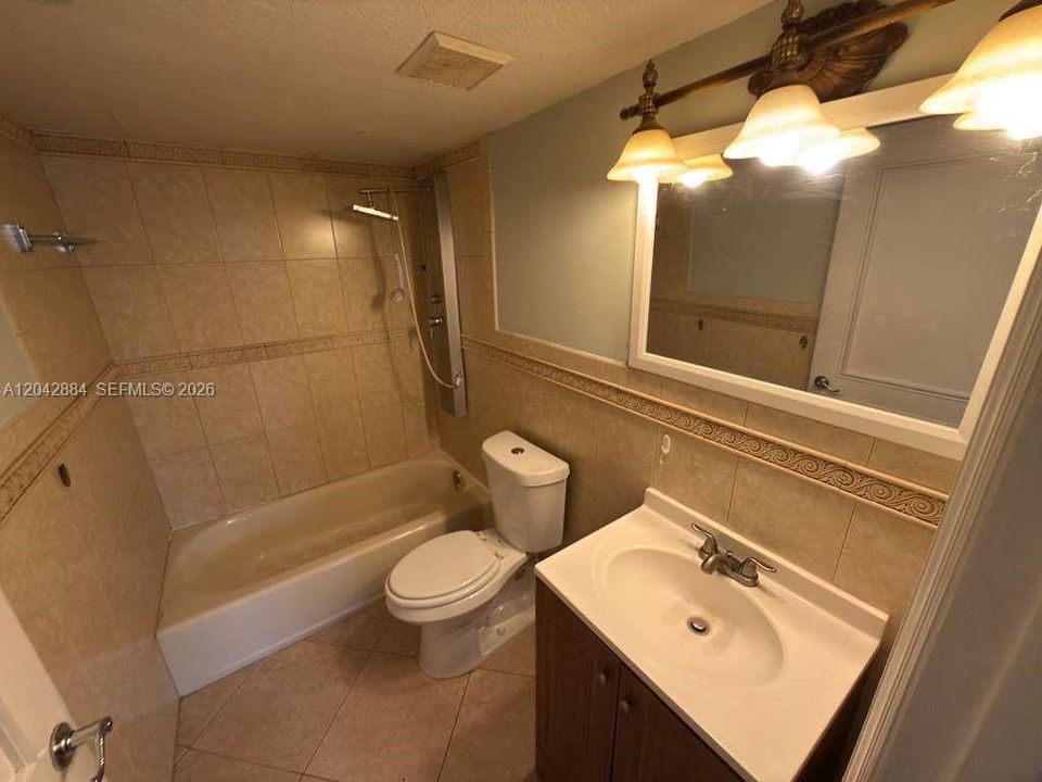 For Rent: $2,400 (3 beds, 2 baths, 1150 Square Feet)