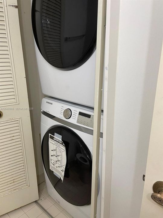 На продажу: $199,999 (1 спален, 1 ванн, 1100 Квадратных фут)